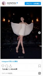 アニャ・テイラー＝ジョイ、レッドカーペットで翼を広げる！　ドラマチックなドレス姿に驚き※「Anya Taylor-Joy」インスタグラム