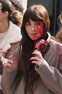 ダコタ・ジョンソンが血まみれ!?　新作映画『VERITY（原題）』撮影中をキャッチ！