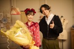 ドラマ『御曹司に恋はムズすぎる』より（左から）クランクアップを迎えた山下美月、主演の永瀬廉