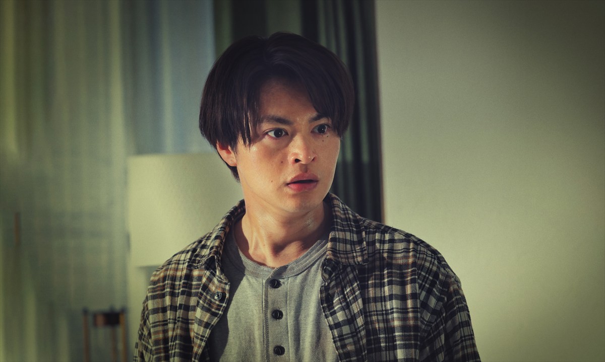 長澤まさみ＆瀬戸康史、人形をベビーカーに乗せてほほえむ　『ドールハウス』ゾクゾクが止まらない…場面写真13点一挙解禁