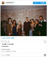 母ヴィクトリアのブランドのショーにて　※「クルス・ベッカム」インスタグラム
