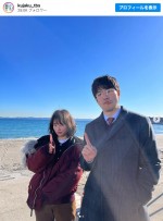 広瀬すず＆松山ケンイチ、このポーズの意味は？　※ドラマ『クジャクのダンス、誰が見た？』インスタグラム