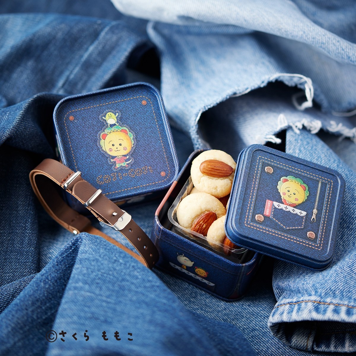 デニム素材風の「コジコジ缶」発売へ！　刺しゅうがかわいい「デニムポーチ」セットも登場