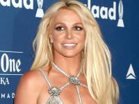 ブリトニー・スピアーズ、元恋人ジャスティン・ティンバーレイクの曲でセクシーにくねくねダンス！