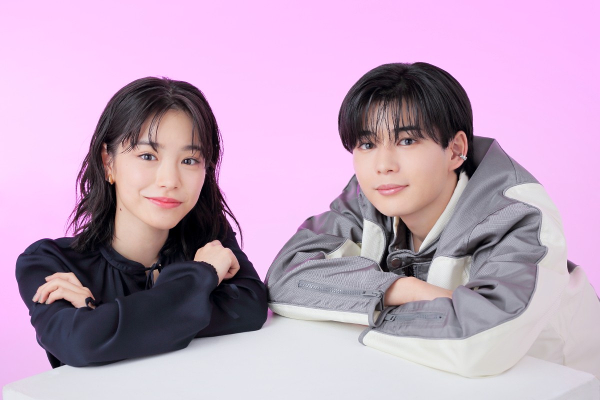 (左から)當真あみ&長尾謙杜