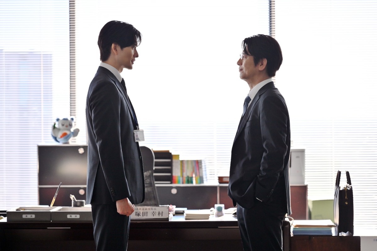 『御上先生』“謎の青年”高橋恭平、正体判明にネット騒然「めっちゃキーパーソン」「かばってた…？」