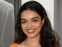 レイチェル・ゼグラー、白雪姫コスのちびっこたちとスウィートに挨拶