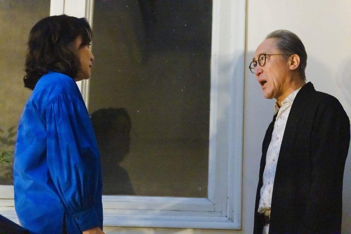 『魔物』“あやめ”麻生久美子がキムチチゲをかけられる展開に驚きの声「まさかの」「唐突なキムチチゲ」