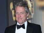 ヒュー・グラント、子どもたちに「不躾な」質問をする空港職員に苦言