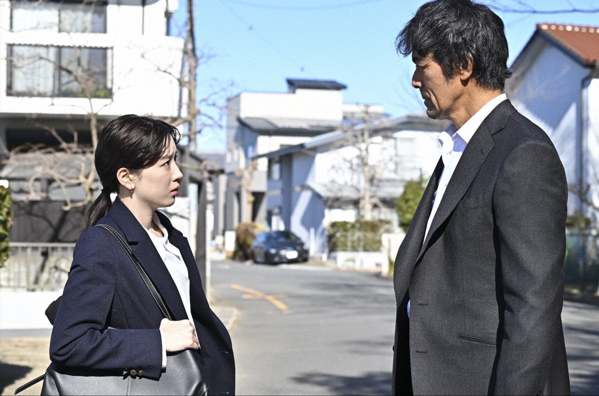 阿部寛が破天荒なキャスター役で日曜劇場に帰還！　社会派エンターテインメント『キャスター』今夜スタート