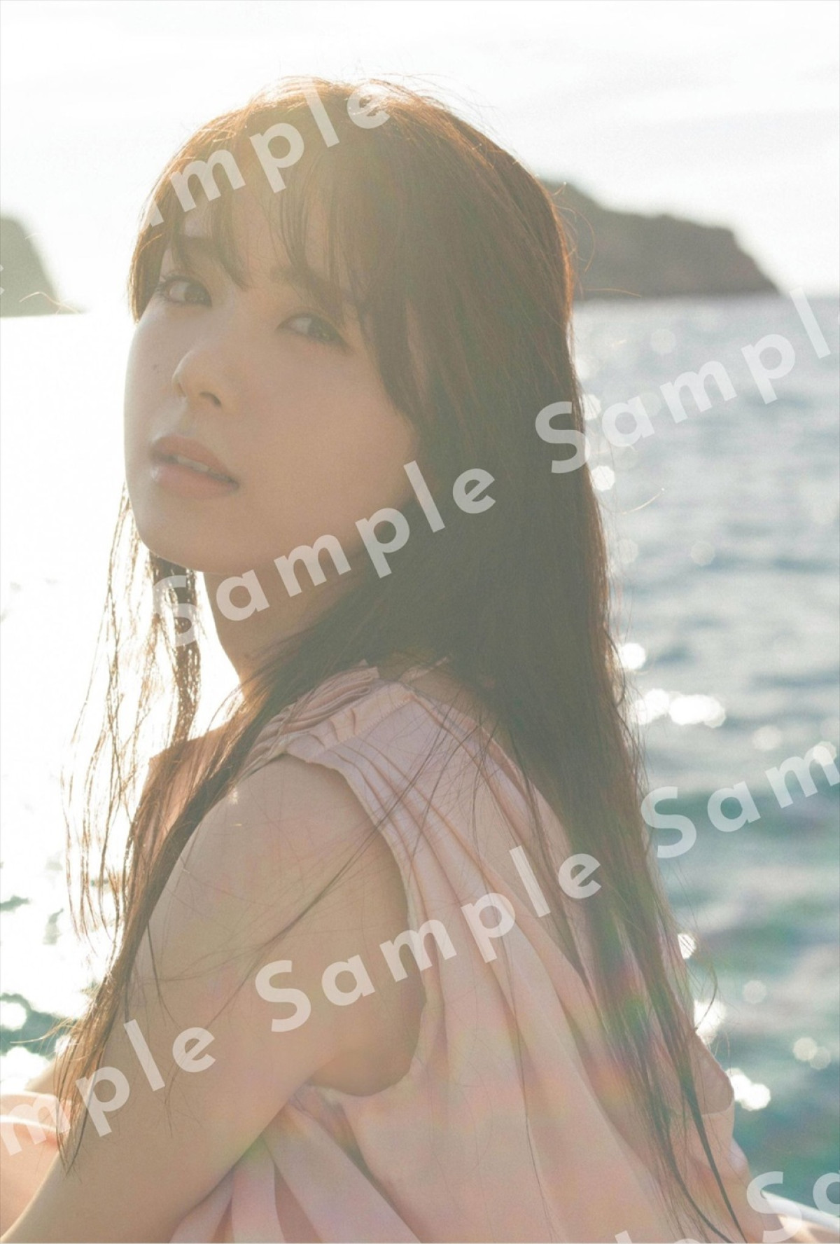 乃木坂46「首ンセス」メンバー・筒井あやめ、美しすぎるポニテ横顔ショット　1st写真集先行カット解禁