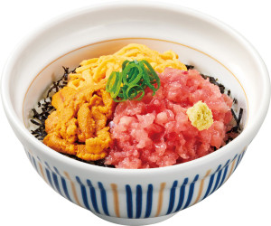 なか卯「ウニまぐろ丼」登場！　たっぷりの海鮮と錦糸卵をのせた華やかな三色丼