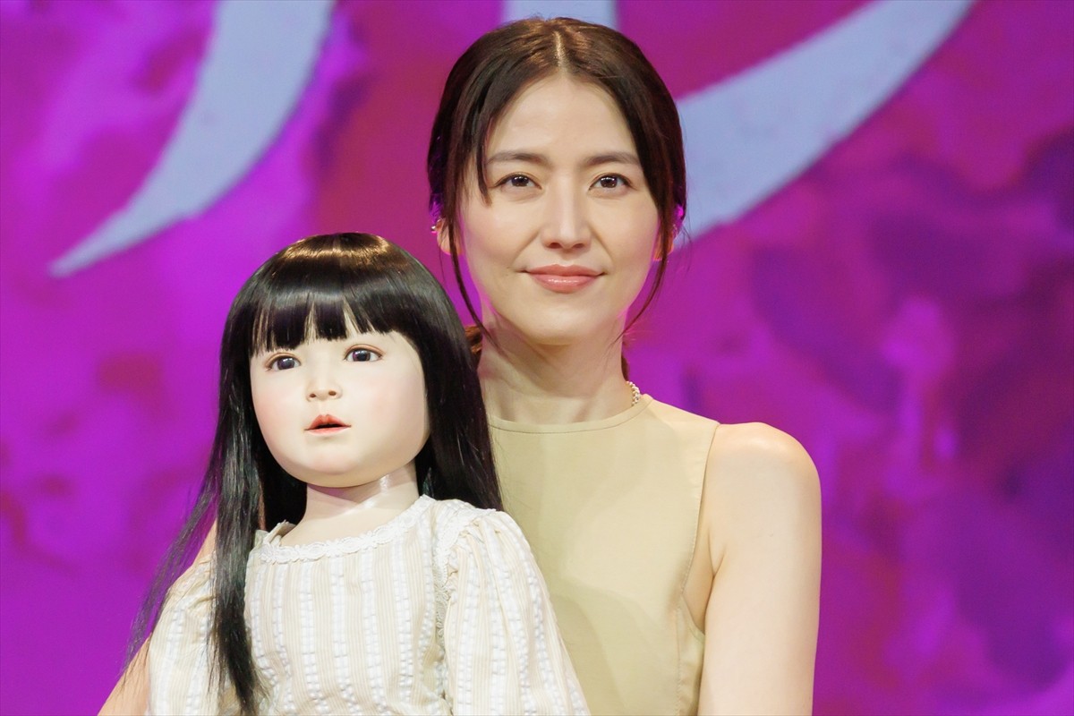 長澤まさみ、主演作『ドールハウス』での“ムンク顔”に矢口史靖監督「これを見たらたぶんトイレも行かれない」
