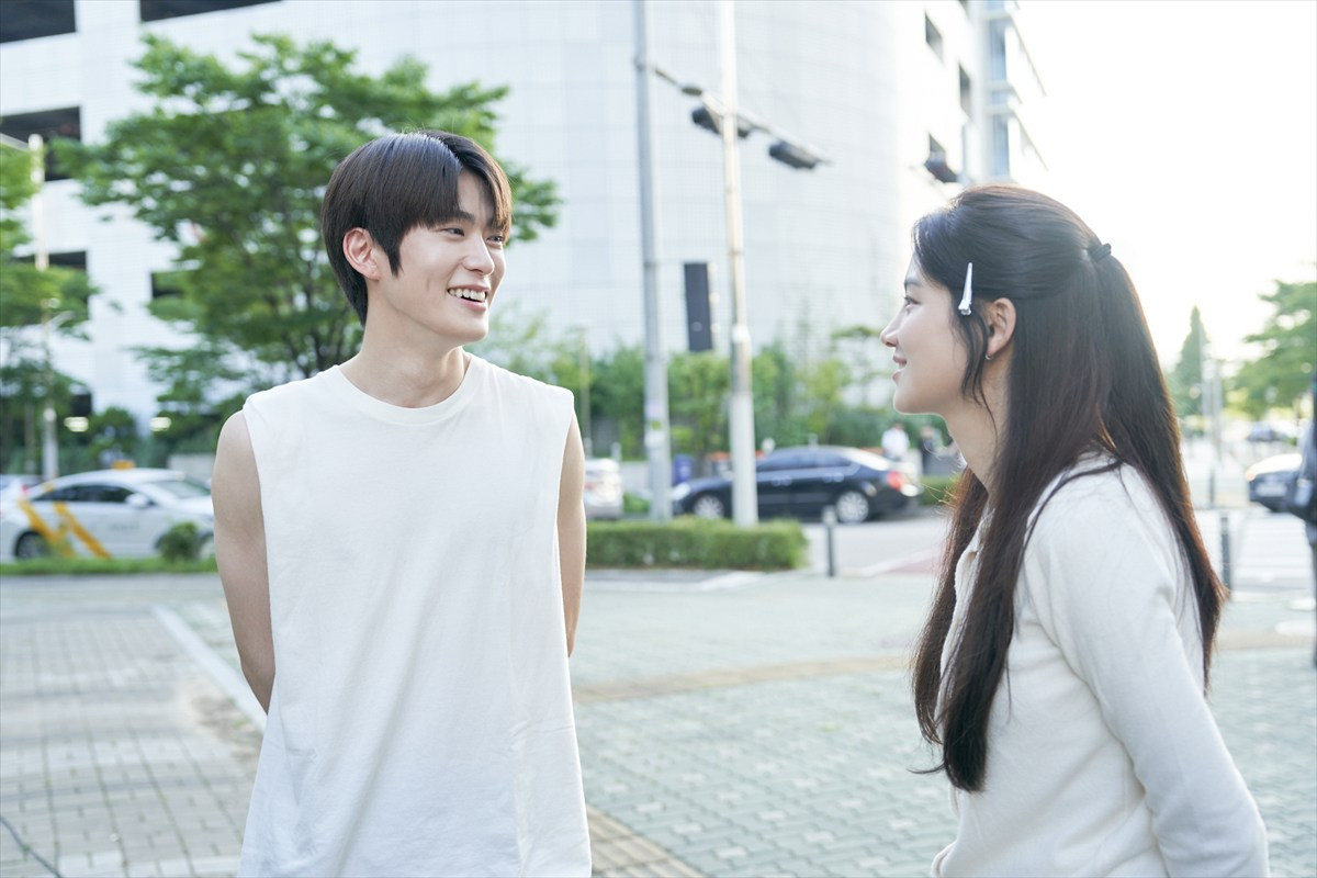NCT・ジェヒョン、映画初主演の貴重なメイキング解禁　『6時間後に君は死ぬ』真剣な表情から笑顔まで