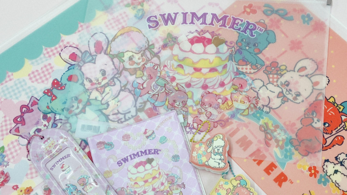 セリア×「SWIMMER」アイテムに新作！ ミラー付きコームやカード
