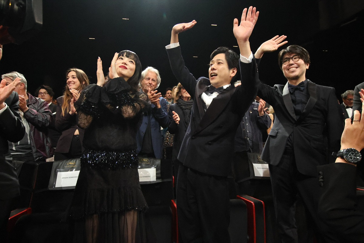 二宮和也&小松菜奈、カンヌのレッドカーペットに初登場！　『８番出口』世界初お披露目で喝采
