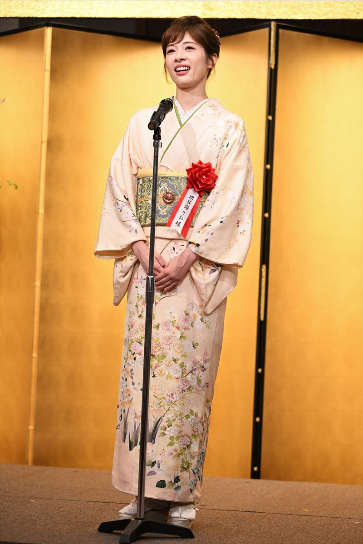 長澤まさみ、美麗ドレス姿で登場　受賞に喜びも「やらなくちゃいけないことは沢山ある」