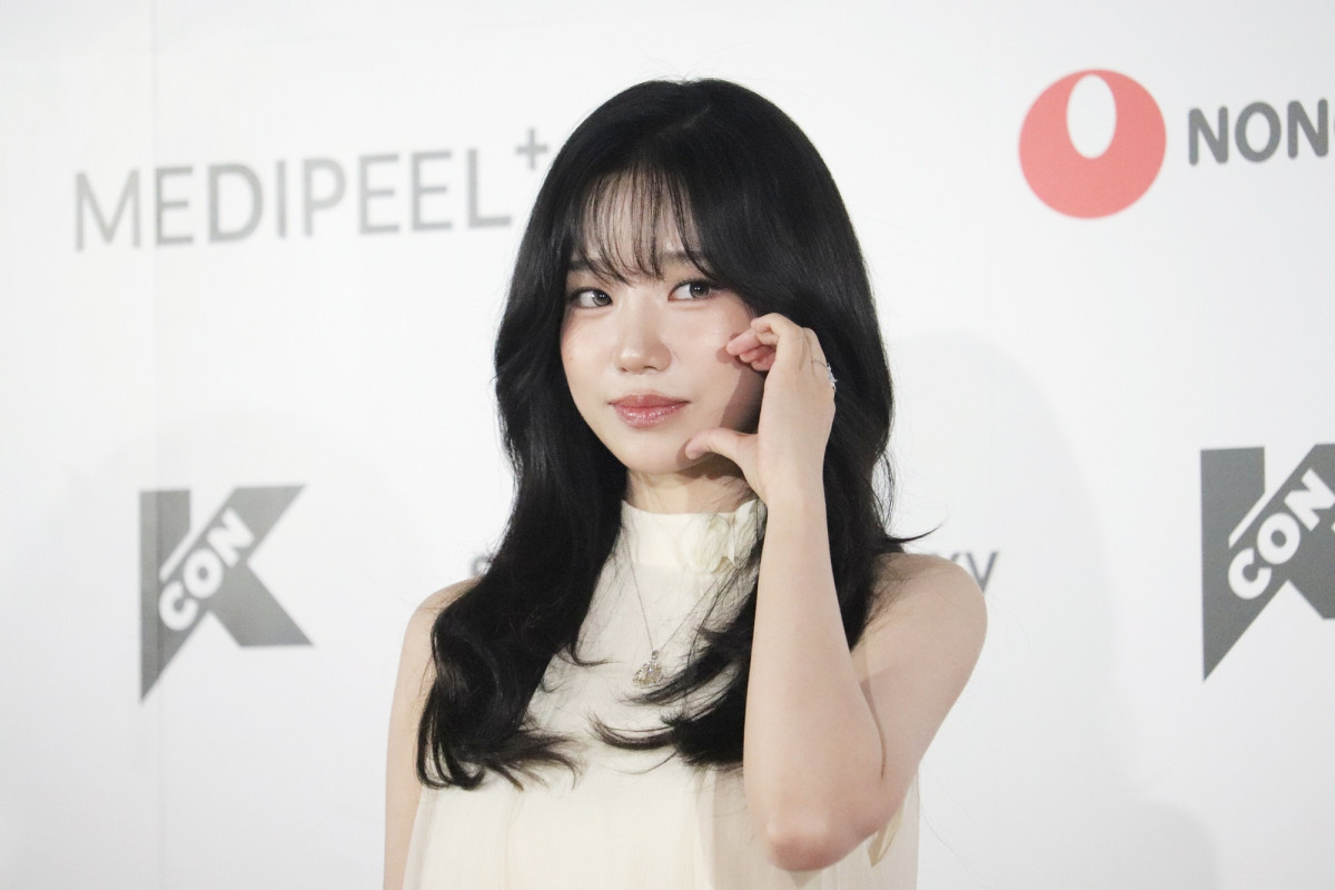 「KCON JAPAN 2025」のレッドカーペットに登場したチョ・ユリ＿20250509【二次使用不可】
