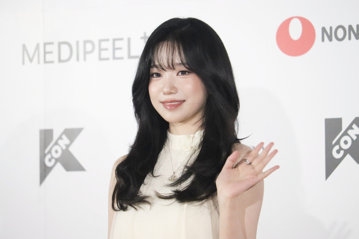 「KCON JAPAN 2025」のレッドカーペットに登場したチョ・ユリ＿20250509【二次使用不可】