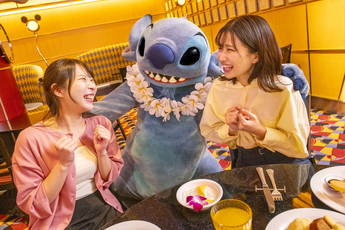 アンバサダーホテル「シェフ・ミッキー」が期間限定でハワイアンスタイルに！　スティッチも登場
