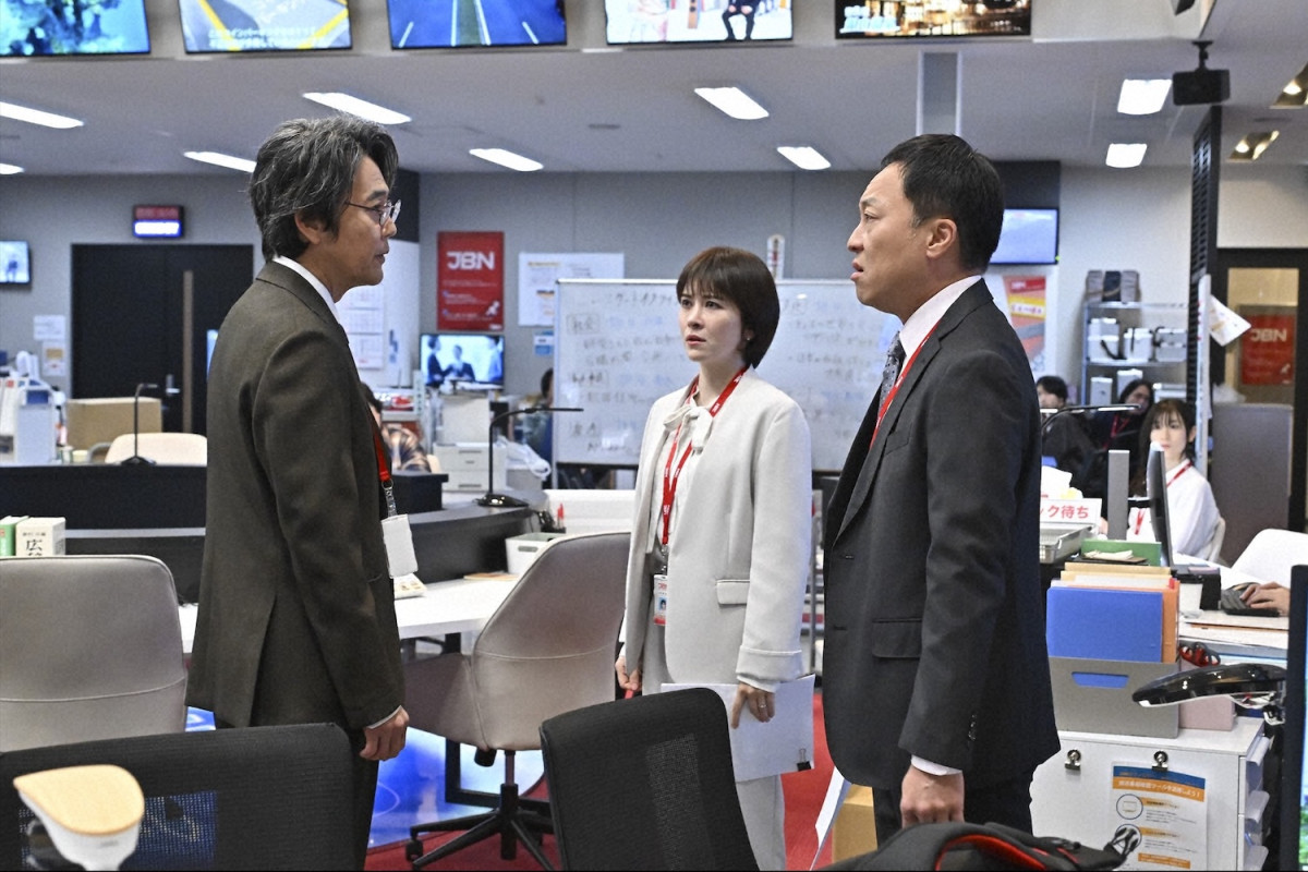 『キャスター』第4話　“進藤”阿部寛、盗撮事件が発生した女子中学校の取材に同行