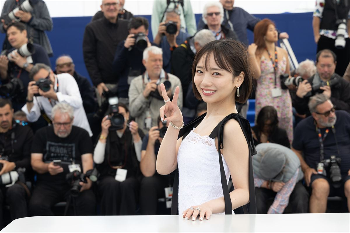 齊藤京子、映画初主演にしてカンヌに！「一生に一度の思い出」　『恋愛裁判』フォトコールに登場