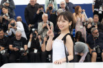 第78回カンヌ国際映画祭のフォトコールに登場した映画『恋愛裁判』主演の齊藤京子
