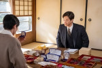 ドラマ『波うららかに、めおと日和』第7話場面写真より（左から）本田響矢、竹財輝之助
