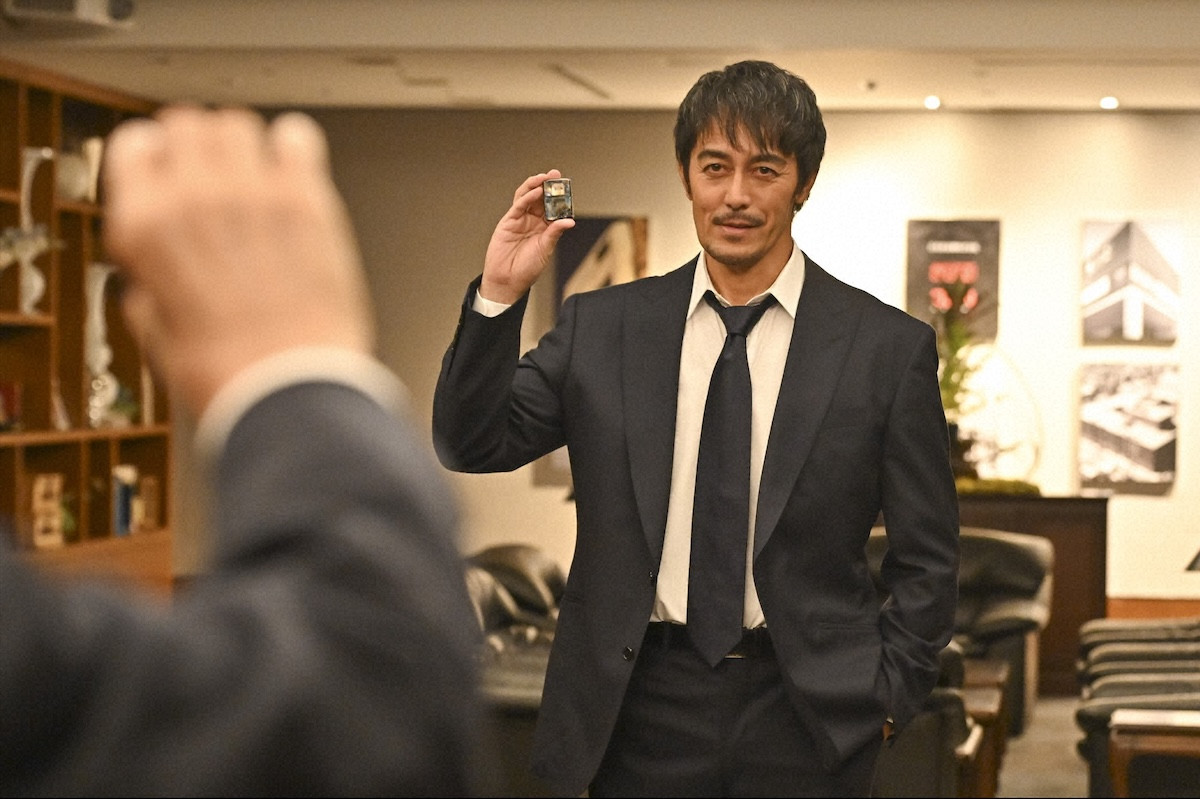 『キャスター』“進藤”阿部寛、“国定”高橋英樹に怒りの宣戦布告　その理由に騒然「極悪人」「かなりヤバい」（ネタバレあり）