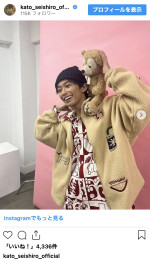 加藤清史郎と私物のぬいぐるみとの2ショット　※「加藤清史郎」インスタグラム