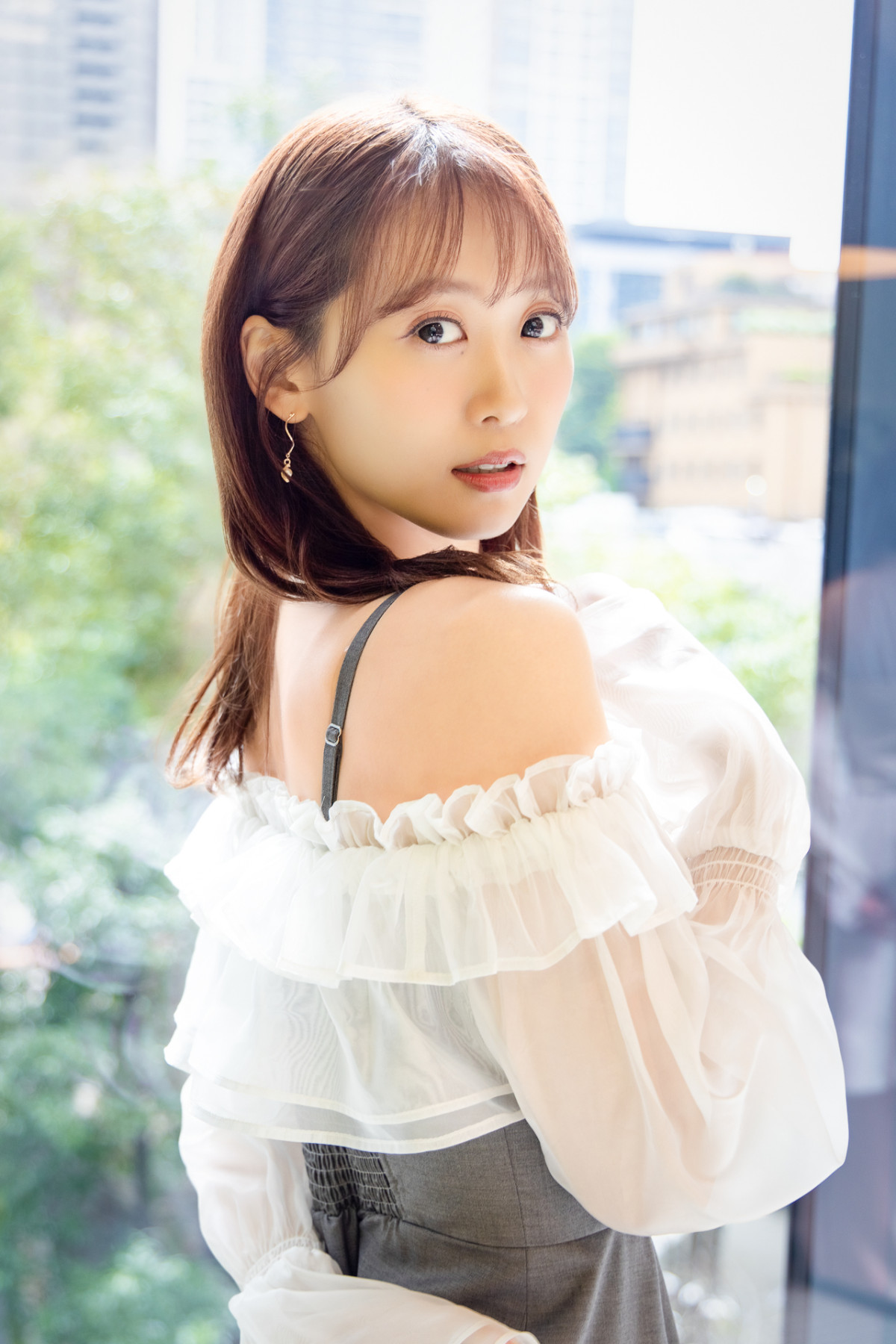 上田麗奈＆芹澤優、“猫まみれ”な日々を語る――癒しと笑いが止まらない、にゃんとも尊いアニメ体験