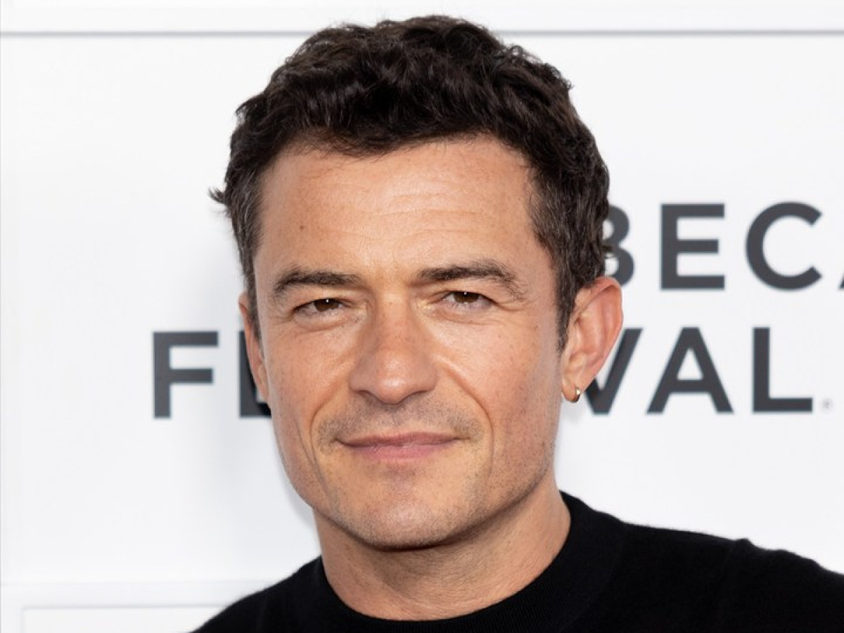 オーランド・ブルーム、破局のケイティ・ペリーのスタイリストとハグ！　さらに旬女優シドニー・スウィーニーと散歩も