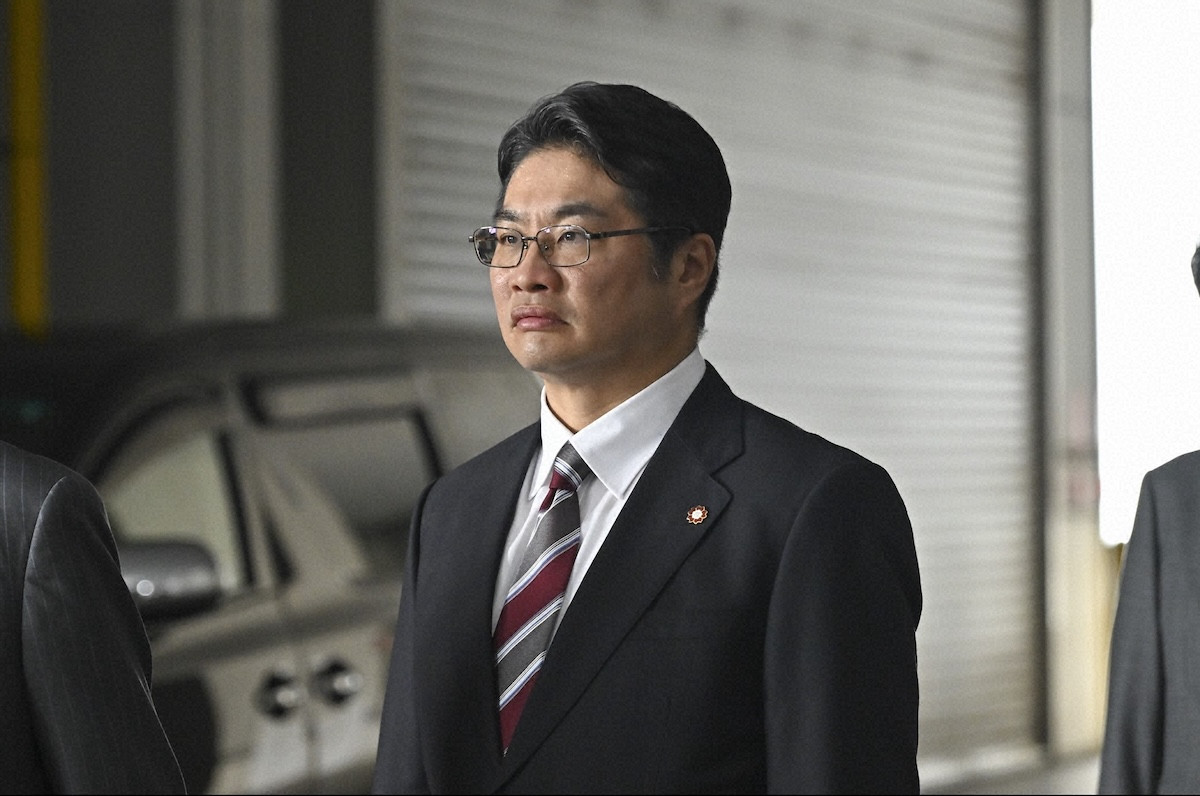 『キャスター』第9話　“進藤”阿部寛、スキャンダル発覚後も取材を継続　番組を揺るがす大事件が発生