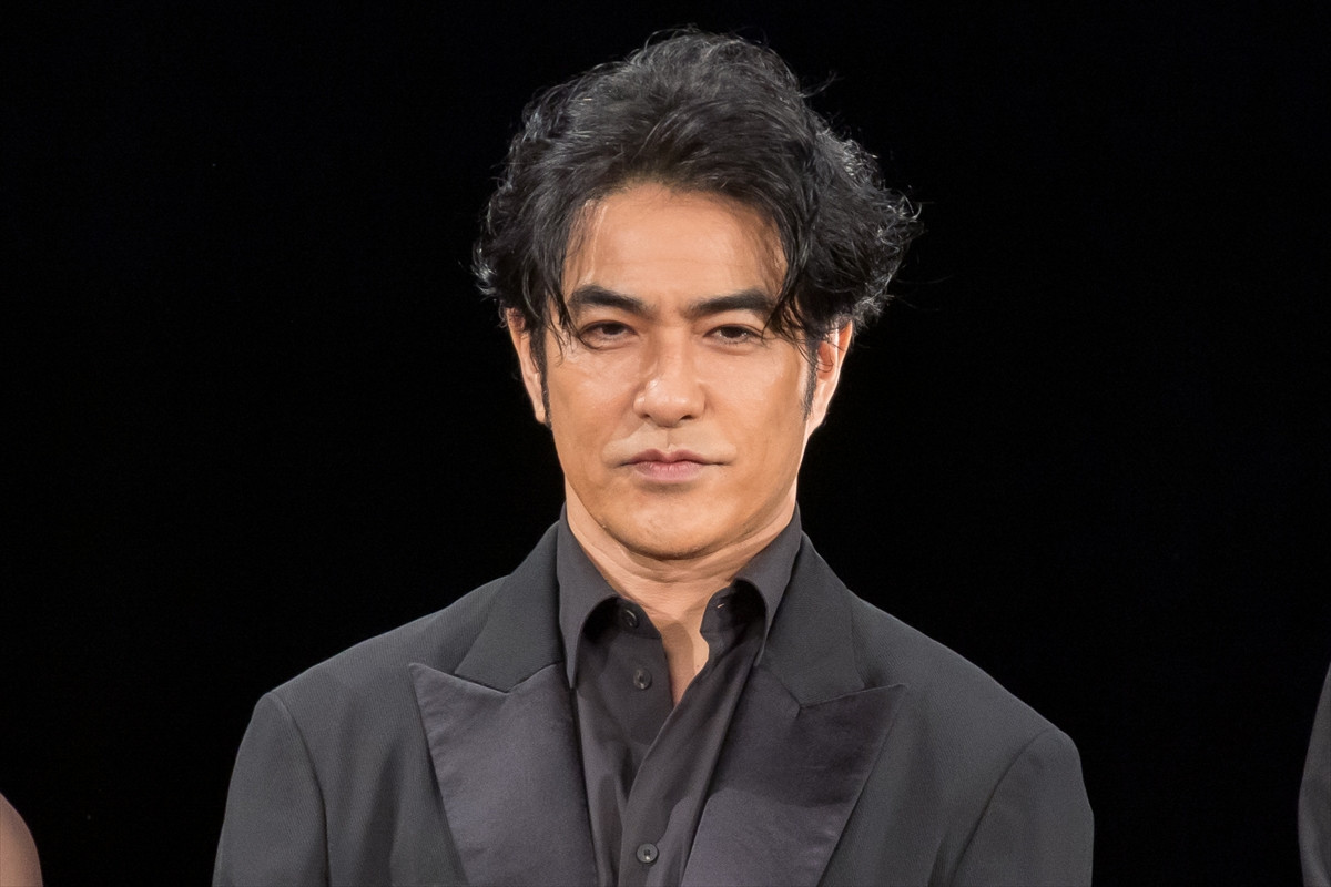 綾野剛、ファンへの気遣いに拍手「体調とか悪くなったらすぐ言って」