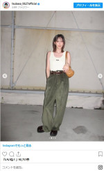 お気に入りの“タンクトップ&太いパンツ”コーデ　※「本田翼」インスタグラム