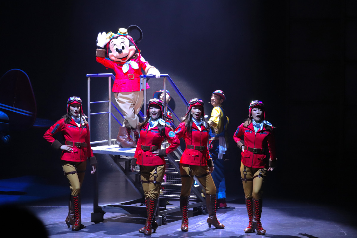 2re20250715_東京ディズニーシー「ハンガーステージ」の新エンターテイメントプログラム「ドリームス・テイク・フライト」の様子