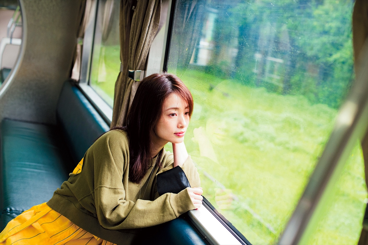 上戸彩、15年ぶり写真集に不安も「等身大でかっこつけない生の上戸彩を届けたい」