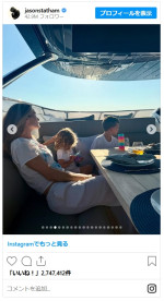 ジェイソン・ステイサム、キュートな子どもたちと写る家族写真をシェア！　仲睦まじい様子に胸キュン※「Jason Statham」インスタグラム