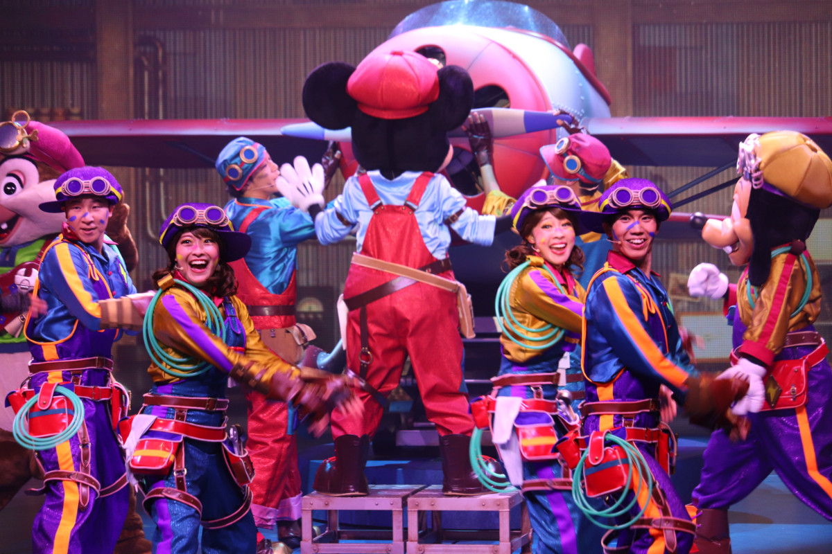 2re20250715_東京ディズニーシー「ハンガーステージ」の新エンターテイメントプログラム「ドリームス・テイク・フライト」の様子