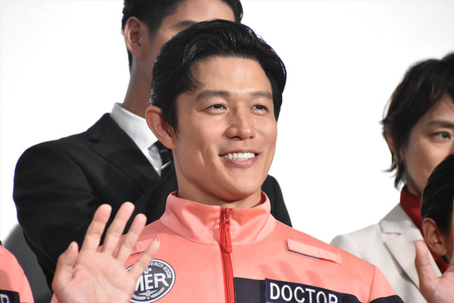 鈴木亮平、劇場版『TOKYO MER～走る緊急救命室～南海ミッション』初日舞台挨拶に登場