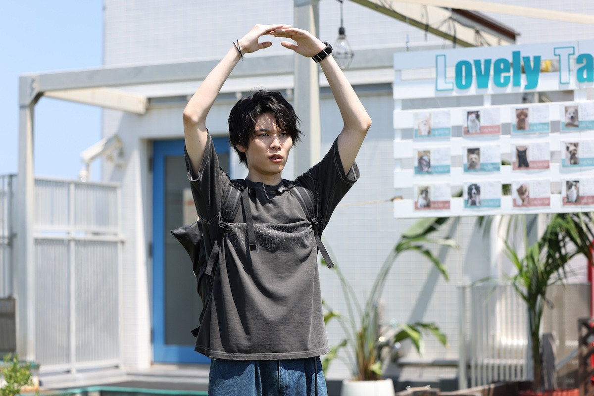 『初恋DOGs』“愛子”清原果耶＆“快”成田凌、キスシーンに称賛続々「まさかの愛子から」「さいっこう!!」