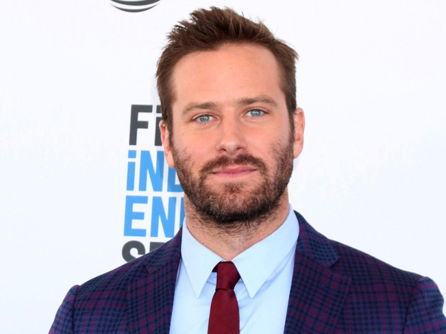 アーミー・ハマー、マリファナ吸いすぎでジョニー・デップに近づくことを禁じられていた