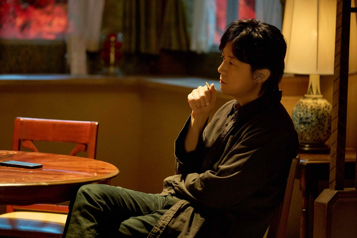 『ブラック・ショーマン』福山雅治＆有村架純による“叔父姪”バディの最新写真解禁