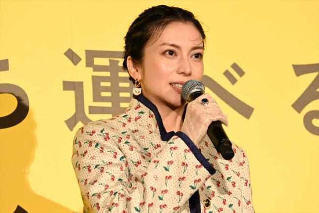 柴咲コウ、映画『兄を持ち運べるサイズに』完成披露上映会舞台挨拶に登場