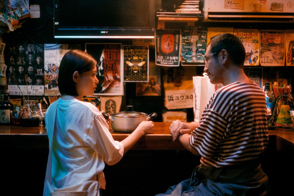 杉咲花が歌舞伎町で新たな世界と出会う　『ミーツ・ザ・ワールド』等身大の日常をとらえた場面写真解禁