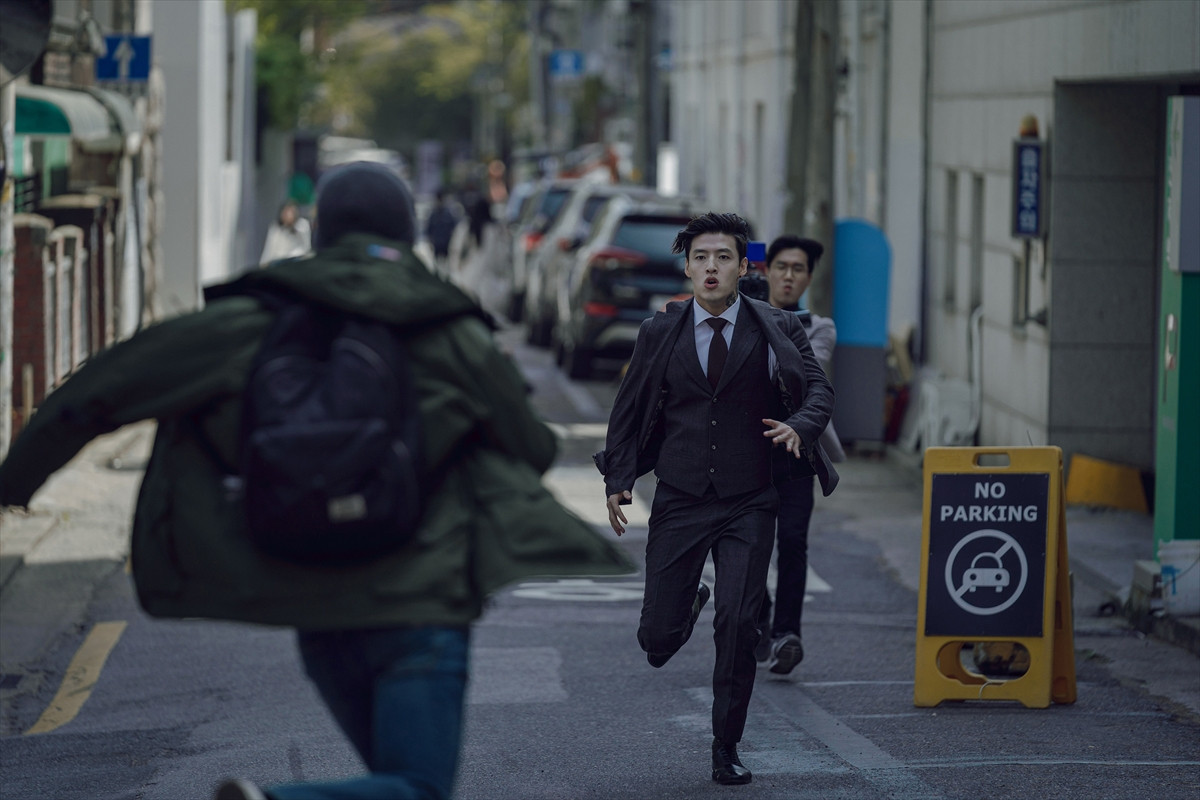 カン・ハヌル主演『殺人配信』極限状態の中、起死回生の配信が始まる――予告解禁