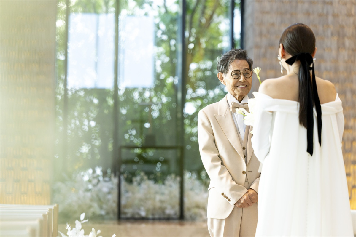 加藤茶・綾菜夫妻が「ゼクシィ」で大人なウエディング姿披露！　結婚15年目の誓い新たに