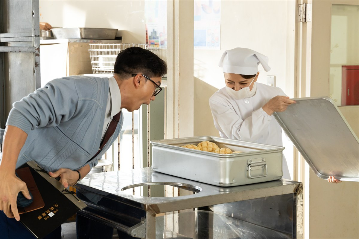 “甘利田”市原隼人、青森名物・せんべい汁に舌鼓　『おいしい給食 炎の修学旅行』新場面写真13枚一挙解禁