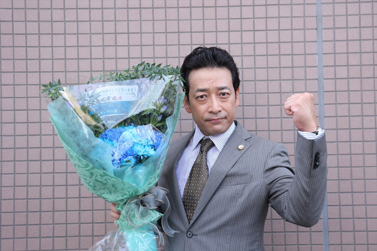 『最後の鑑定人』藤木直人、白石麻衣らクランクアップ！　最終話は“ラスボス” 堀部圭亮と対決へ