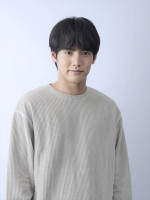 ドラマ『キンパとおにぎり〜恋するふたりは似ていてちがう〜』主演の赤楚衛ニ